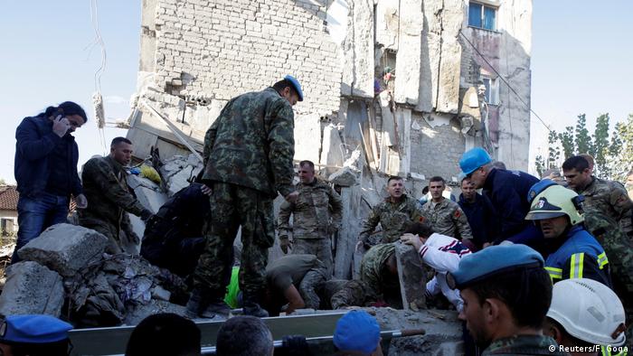 Albanien Thumane | Schäden nach Erdbeben (Reuters/F. Goga)