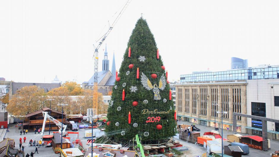 The Biggest Christmas Tree In The World Euromaxx Lifestyle In Europe Dw 29 11 2019