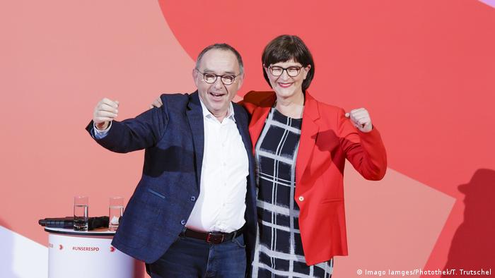 Deutschland Berlin SPD | Saskia Esken & Norbert Walter-Borjans, Sieger (Imago Iamges/Photothek/T. Trutschel)