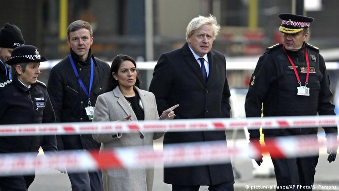Home Secretary Priti Patel in 2019 with Prime Minister Boris Johnson (picture-alliance/AP Photo/S. Parsons)