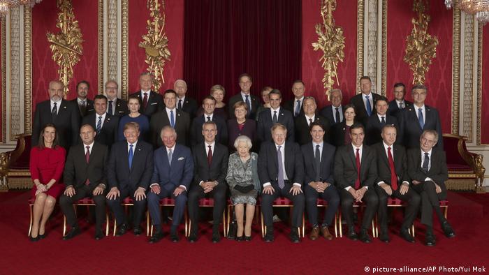 Líderes da NATO foram recebidos pela Rainha de Inglaterra no Palácio de Buckingham.