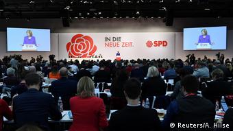 Το μήνυμα «Στη νέα εποχή» είναι ενδεικτικό για το στόχο του συνεδρίου να αλλάξει η γραμμή πλεύσης του SPD
