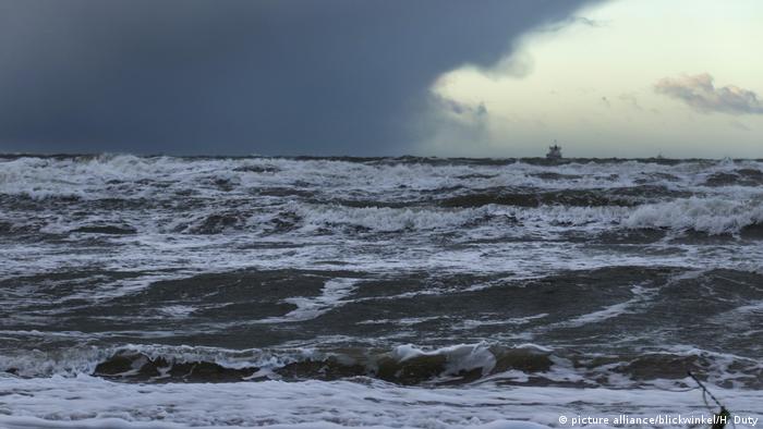 Unwetterfront über der Ostsee, storm front over the Baltic Sea (picture alliance/blickwinkel/H. Duty)