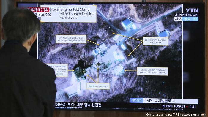 Koreas Nuclear Nordekorea Sohae Satellite Launching (picture-alliance/AP Photo/A. Young-Joon)