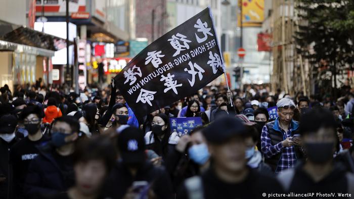 В Гонконге проходит самый массовый за последние месяцы протест ...