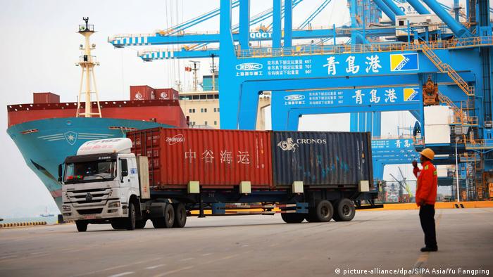 Handelsstreit zwischen USA und China | Hafen in Qingdao (picture-alliance/dpa/SIPA Asia/Yu Fangping)