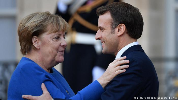 Frankreich Format Normandie Gipfel in Paris | Angela Merkel und Emmanuel Macron (picture-alliance/abaca/C. Liewig)