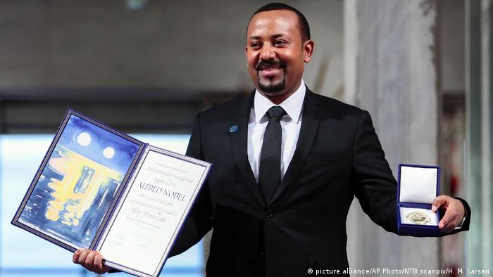 Abiy Ahmed receiving the Nobel Peace Prize (picture alliance/AP Photo/NTB scanpix/H. M. Larsen)