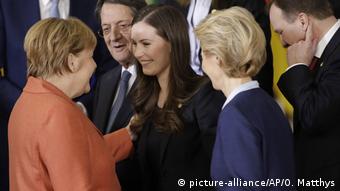 Brüssel EU Gipfel | Angela Merkel, Sanna Marin und Ursula von der Leyen (picture-alliance/AP/O. Matthys)