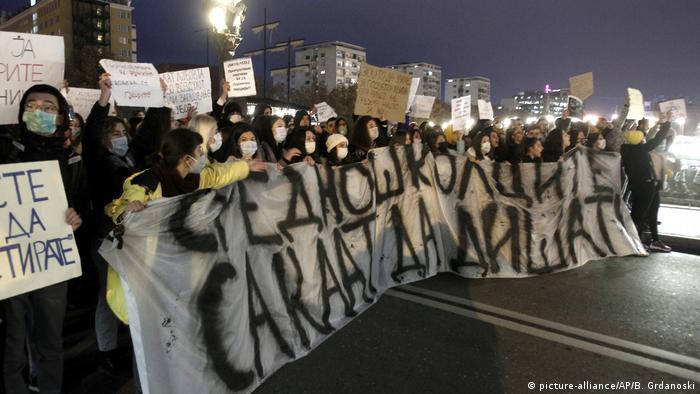 Nord-Mazedonien: Umweltproteste in Skopje (picture-alliance/AP/B. Grdanoski)