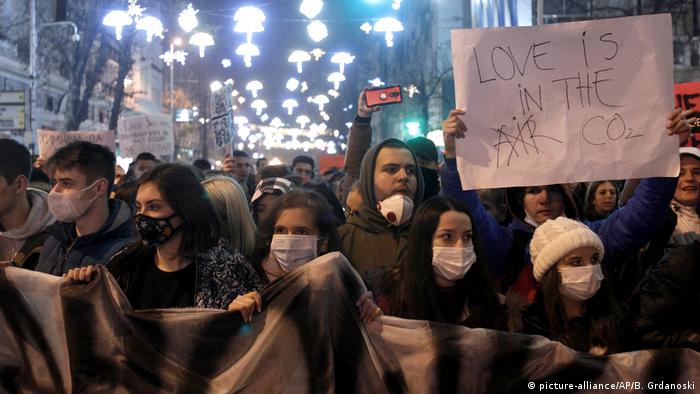 Nord-Mazedonien: Umweltproteste in Skopje (picture-alliance/AP/B. Grdanoski)