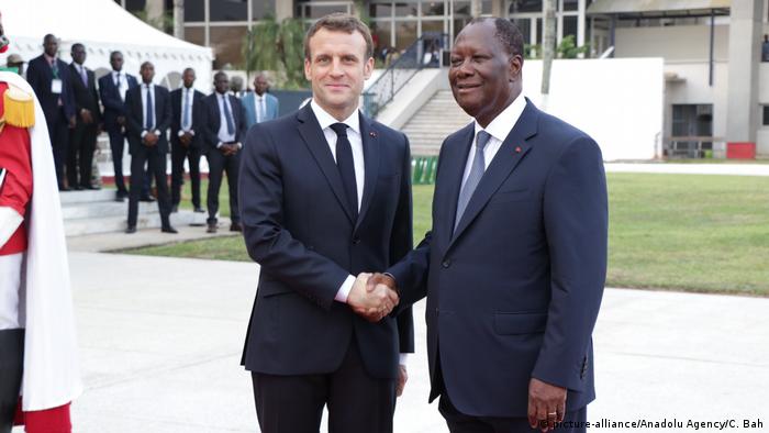 Emmanuel Macron (l.) and Alassane Ouattara (r.) (picture-alliance/Anadolu Agency/C. Bah)