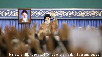 Ο ανώτατος πνευματικός ηγέτης Χαμενεΐ σε συγκέντρωση μελών των Φρουρών της Επανάστασης