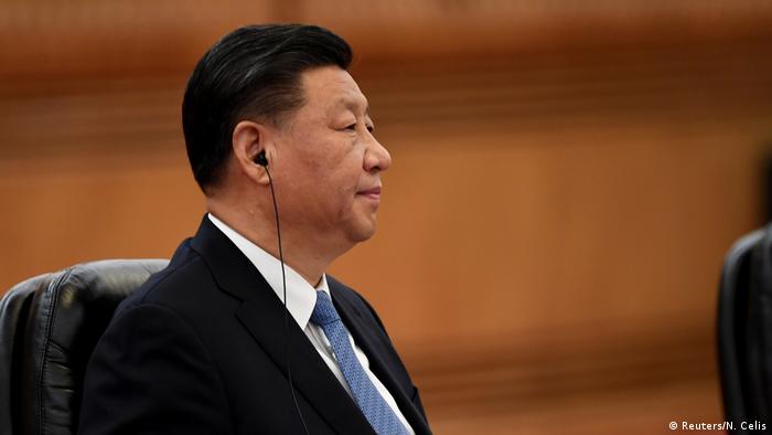 China Peking | Treffen von Xi Jinping mit Japans Premierminister Shinzo Abe (Reuters/N. Celis)