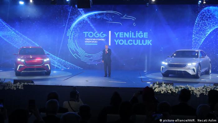 TOGG'un ürettiği ilk yerli otomobil elektrikli SUV otomobilin 2022 yılının son çeyreğinde banttan indirilmesi planlanıyor. 