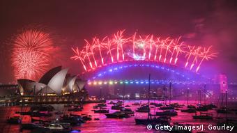 Australien l Silvester Neujahr 2019/2020 - Feuerwerk an der Sydney Opera (Getty Images/J. Gourley)