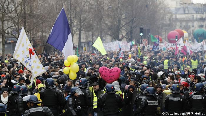 CGT'nin çağrısı ile 4 Ocak'ta Paris'te yine bir protesto gösterisi düzenlenmişti