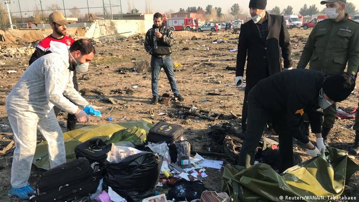 На месте крушения украинского пассажирского самолета в Иране 
