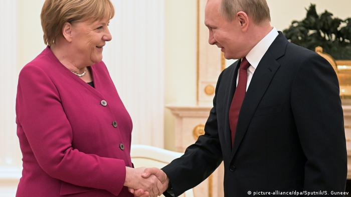 Russland Deutschland Merkel und Putin Treffen (picture-alliance/dpa/Sputnik/S. Guneev)