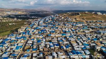 Φωτογραφία από drone προσφυγικού καταυλισμού γύρω από το Ίντλιμπ
