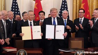 Вашингтон, 15 января 2020 года. Подписание первой части торговой сделки между США и Китаем