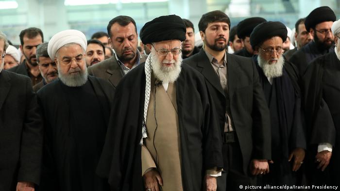Iran l Ayatollah Khamenei will Freitagsgebet in Teheran leiten (picture alliance/dpa/Iranian Presidency)