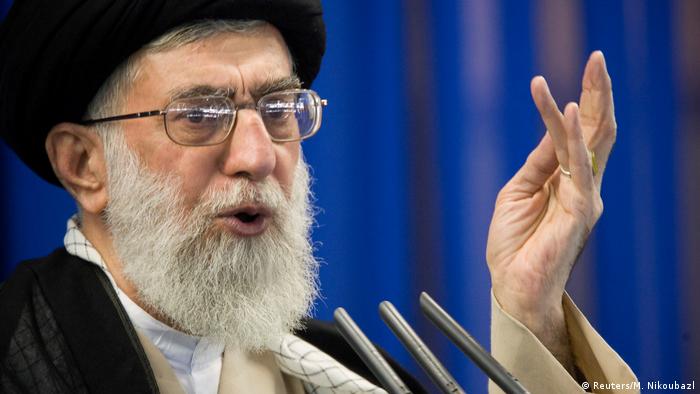 İran’ın dini lideri Hamaney başkent Tahran'da sekiz yıl sonra ilk kez bir cuma namazı kıldırarak hutbe verdi ve İran halkına birlik ve beraberlik çağrısı yaptı.