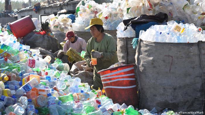 Chinese bottle recycle workers