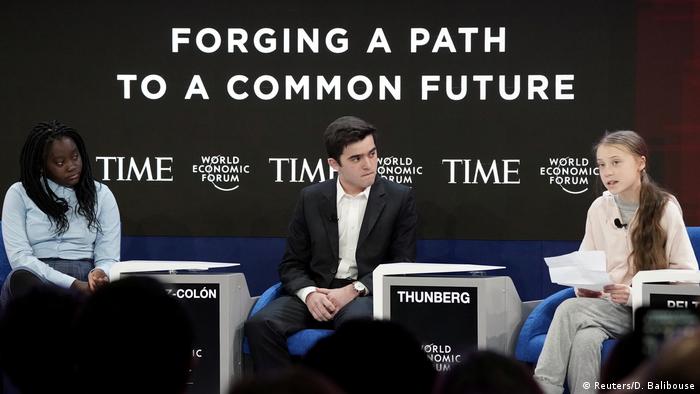 Foro de Davos: De dcha. a izqda.: Greta Thunberg, Salvador Gómez-Colón y Natasha Mwansa.