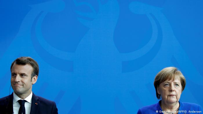 Berlin Pressekonferenz | Angela Merkel und Emmanuel Macron (Getty Images/AFP/O. Andersen)