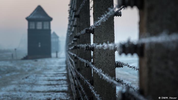 Torre e cerca de Auschwitz