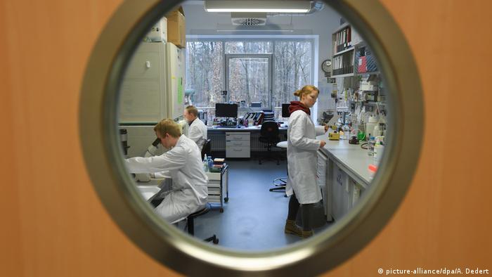 Germany research coronavirus (picture-alliance/dpa/A. Dedert)