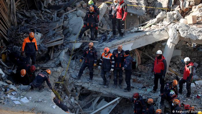 Türkei | Bergungsarbeiten nach dem Erdbeben in Elazig