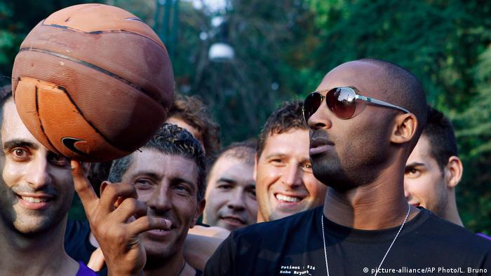 Kobe in Milan (picture-alliance/AP Photo/L. Bruno)