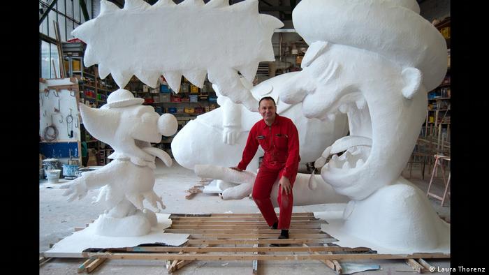 Jacques Tilly in his workshop surrounded by unfinished works (Laura Thorenz)