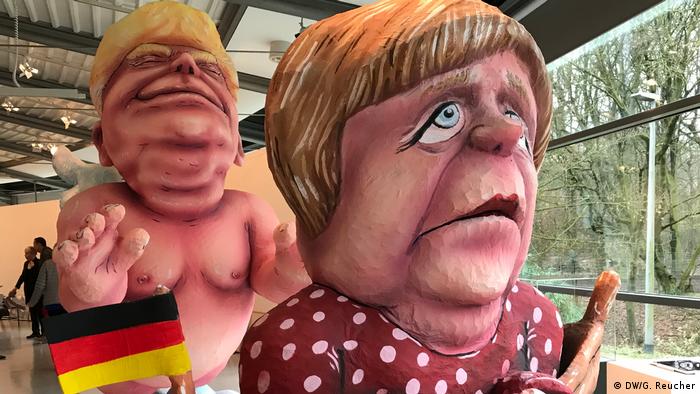 Huge Trump and Merkel figures with exagerrated facial features (DW/G. Reucher)