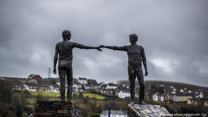 Irlanda de Nord Derry sculptură (picture-alliance/XinHua/H. Yan)