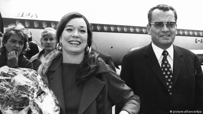 Bauer je imao čast upoznati najslavnije svjetske glumice i glumce (na fotografiji s američkom glumicom Shirley MacLaine 1971. u Berlinu)