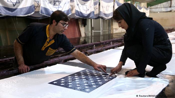 Iran Fabrik stellt Flaggen zum Verbrennen her (Reuters/WANA/N. Tabatabaee)