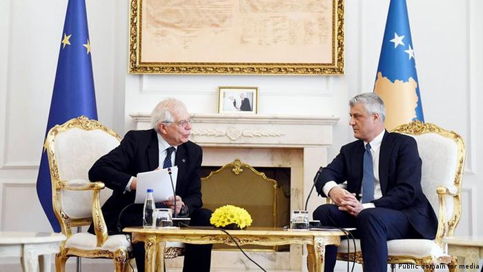 Josep Borrel beim Treffen mit dem Präsidenten des Kosovo, Hashim Thaci (Public domain for media)