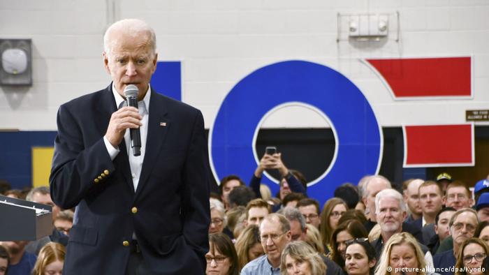 Former Vice President Joe Biden during a town hall in Iowa (picture-alliance/dpa/Kyodo)