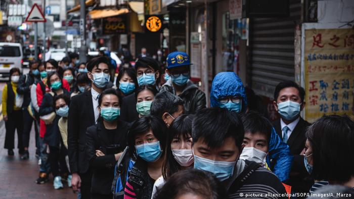 Hongkong - China | Coronavirus | Lieferung chirurgische Masken (picture-alliance/dpa/SOPA Images/A. Marzo)