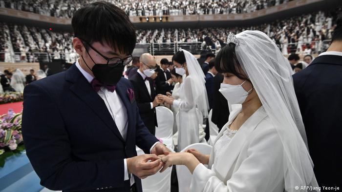 BdTD Südkorea Gapyeong Massenhochzeit mit Schutzmasken