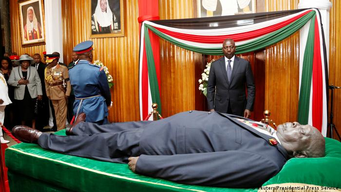 Kenya's Deputy President William Ruto pays his last respect to the body of late former Kenya's President Daniel Arap Moi, as it lays in state in Nairobi (Reuters/Presidential Press Service)