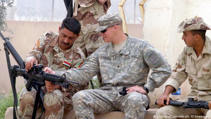 Irak Ausbildung Soldaten durch US Militär (picture-alliance/dpa/A. Al-Shemaree)