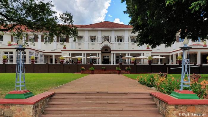 Zimbabwe | View of the front of the old colonial Victoria Falls Hotel building (DW/S. Sanderson)