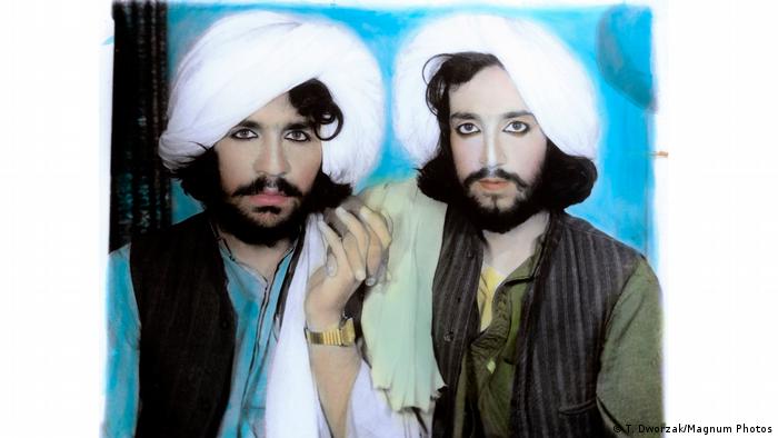 Two men in pastel colors, bearded and wearing mascara(T. Dworzak/Magnum Photos)