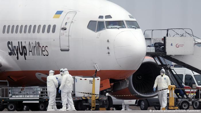 Самолет с эвакуированными из КНР гражданами Украины