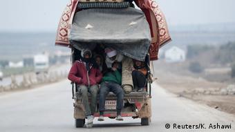 Syrien Azaz Flüchtlinge aus Idlib (Reuters/K. Ashawi)