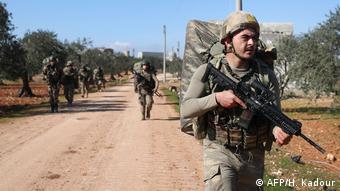 Syrien Soldaten aus der Türkei in al-Nayrab bei Idlib (AFP/H. Kadour)